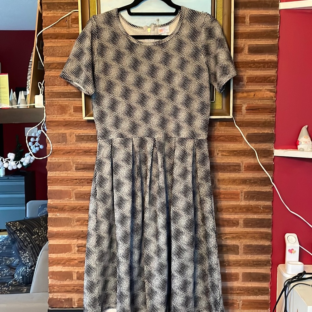 Amelia dress black and white pattern. Like new condition